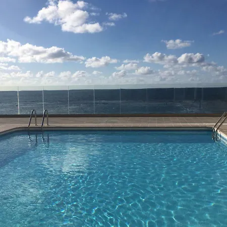 Piso Con Piscina Y Garaje En La Playa De Canteras *